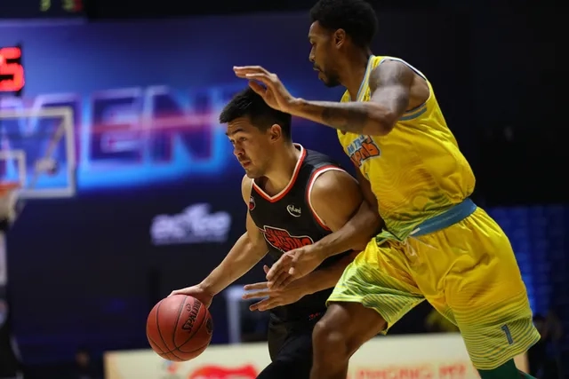  Chris Dierker thực hiện pha úp rổ mạnh mẽ tại VBA 2022, nguồn: Bigbet88.