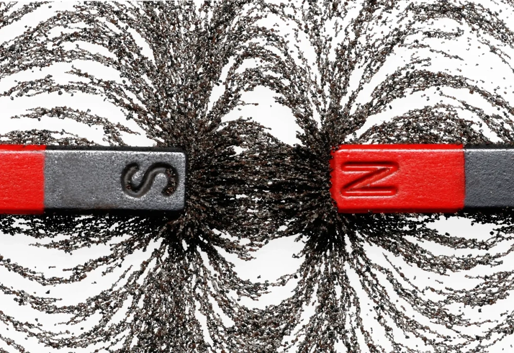 Nam châm thẳng từ phổ sắt quanh nam châm tỏa ra hai hướng