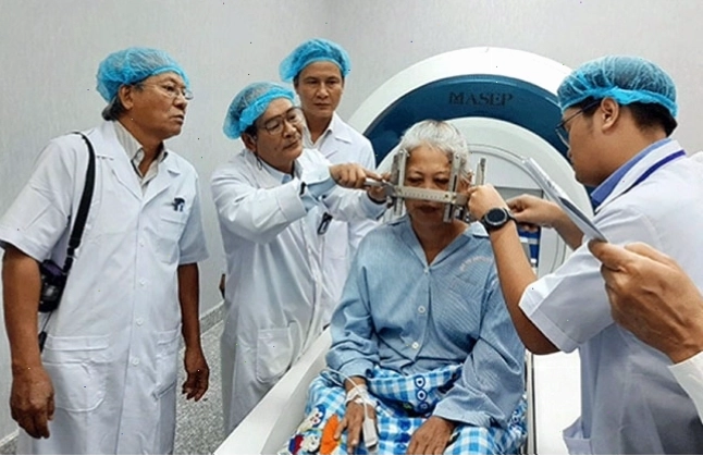 Cận cảnh dao Gamma quay trong lĩnh vực y tế