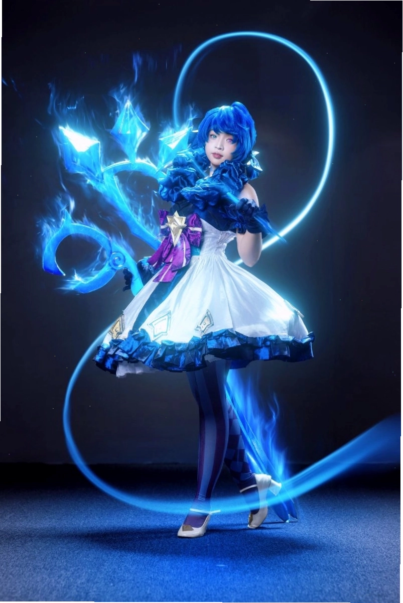 Cô gái xinh đẹp với bộ cosplay anime nữ ấn tượng