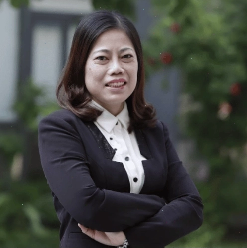Cô Lô Thúy Phương - Giáo viên Hóa học tại The Dewey Schools