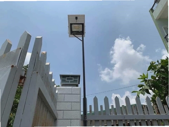 Đèn năng lượng mặt trời được lắp đặt phổ biến, minh chứng cho sự phát triển của năng lượng tái tạo