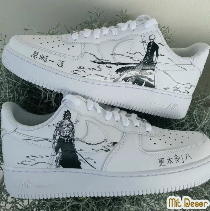Giày sneaker trắng tùy chỉnh với nhân vật anime nữ đầy màu sắc