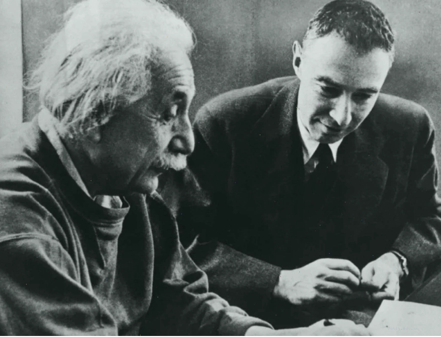 Nhà vật lý Julius Robert Oppenheimer, cha đẻ bom nguyên tử