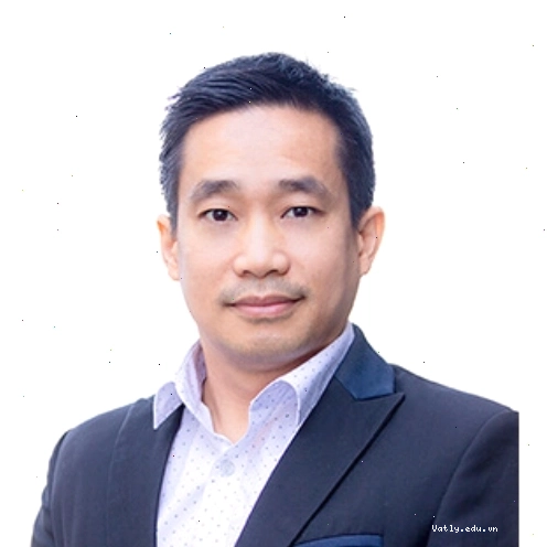 Thầy Nguyễn Trọng Tùng khuyên học sinh chăm chỉ ôn tập kiến thức hóa học
